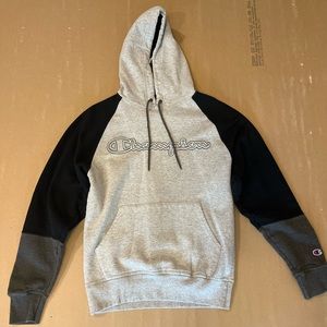 “Small” Champion Reverse Weave Sweatshirt ⚫️